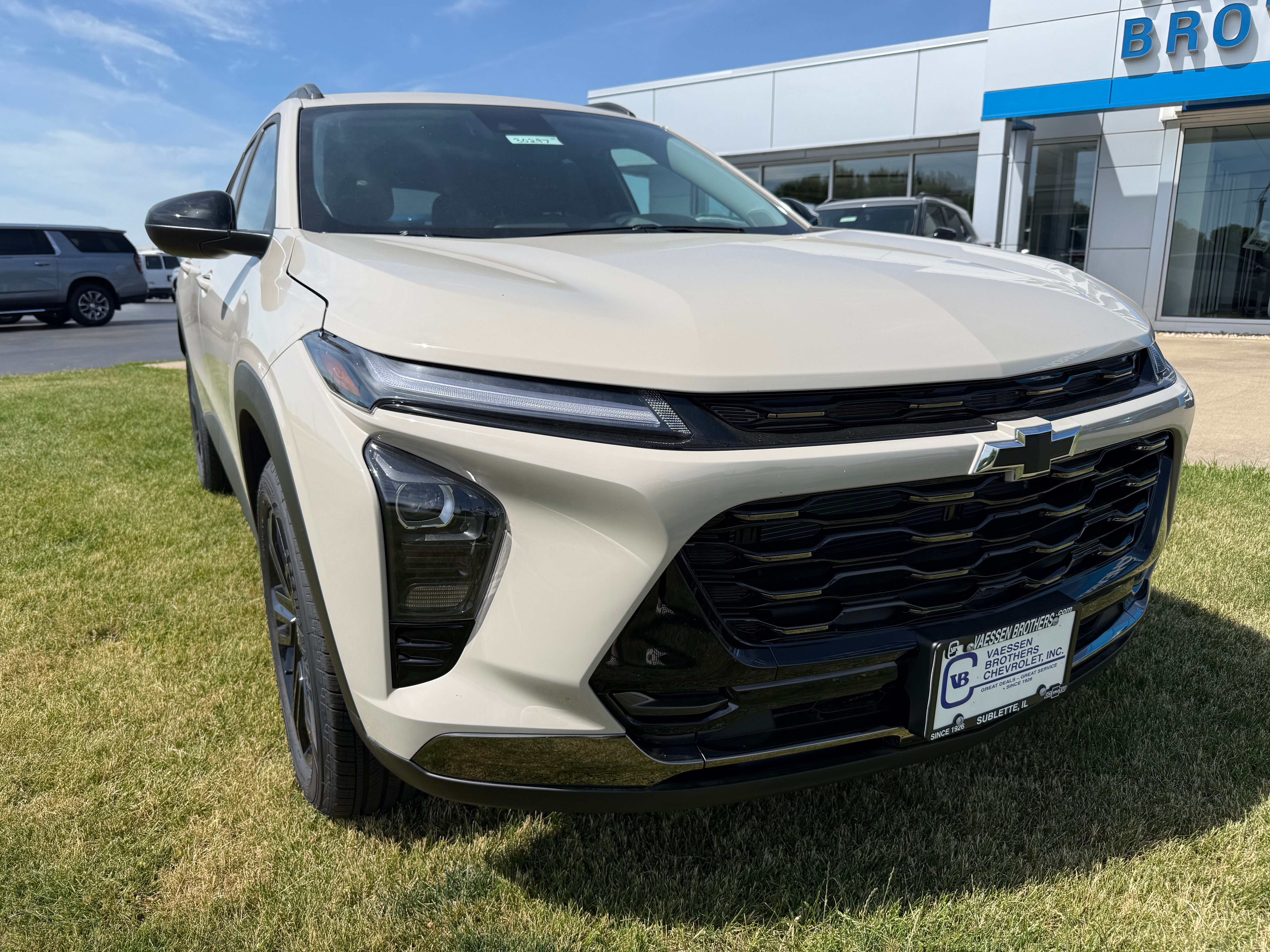 2026 Chevrolet Trax ACTIV in White Sands — front three-quarter view